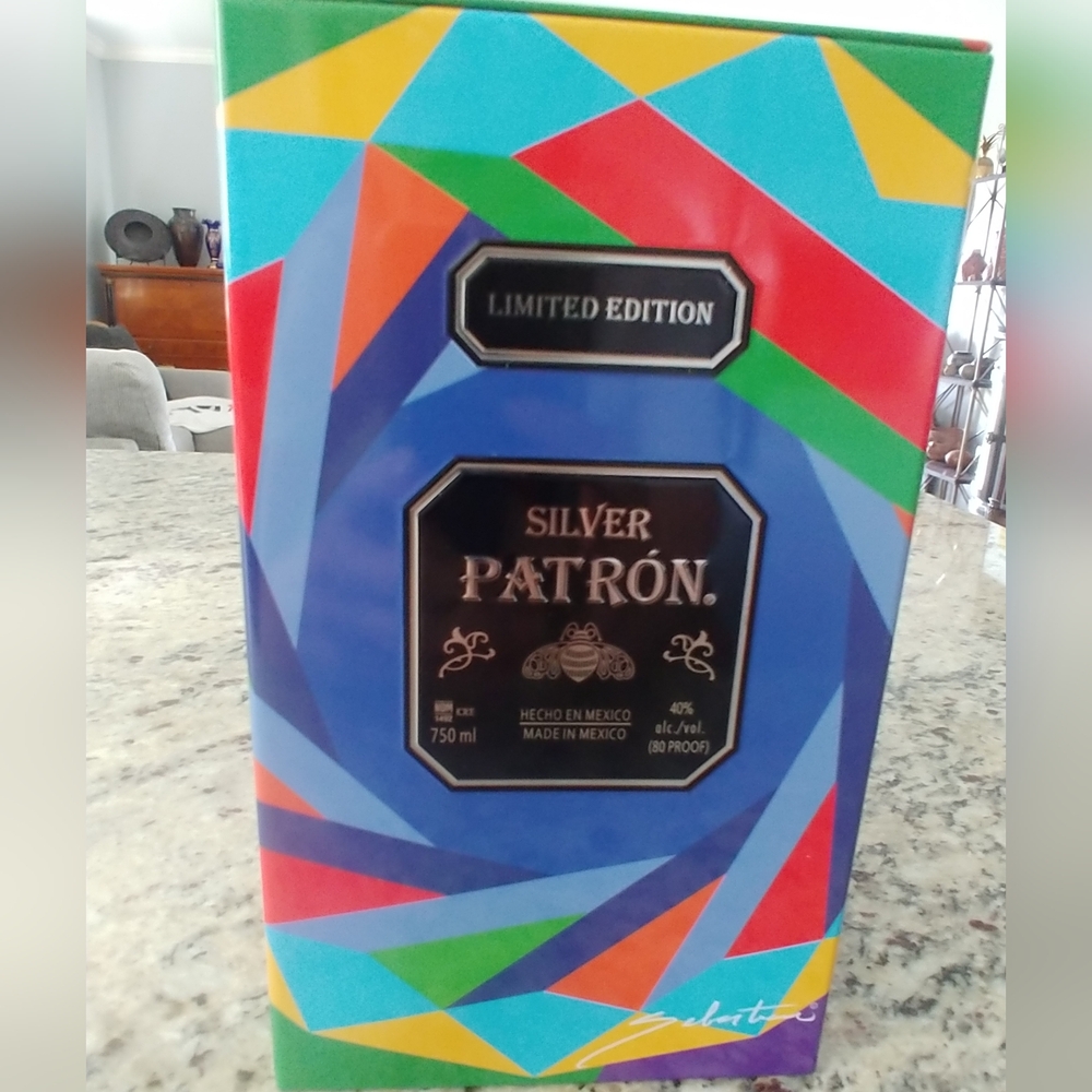 Patrón Silver Tequila Limited Edition Tin 2022 - Picture 3 of 9